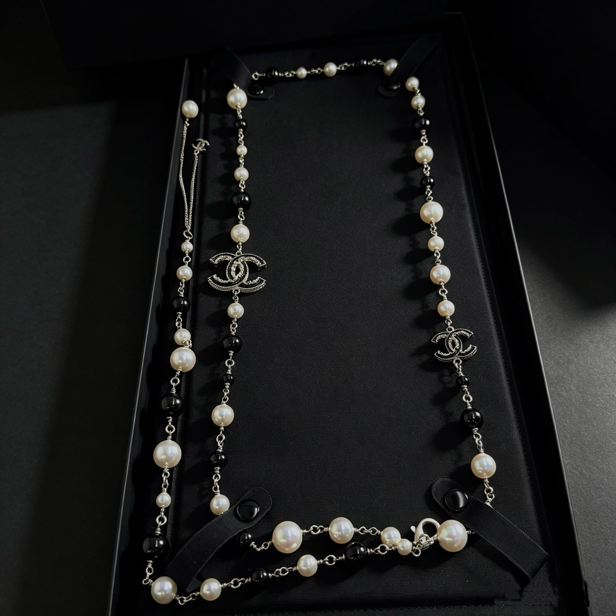 Chanel - Other - Costume jewellery metal with decorative pearl-style beads. - Multicolour