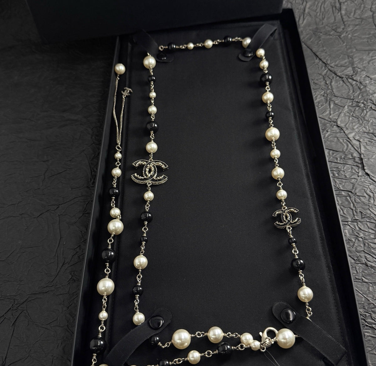Chanel - Other - Costume jewellery metal with decorative pearl-style beads. - Multicolour