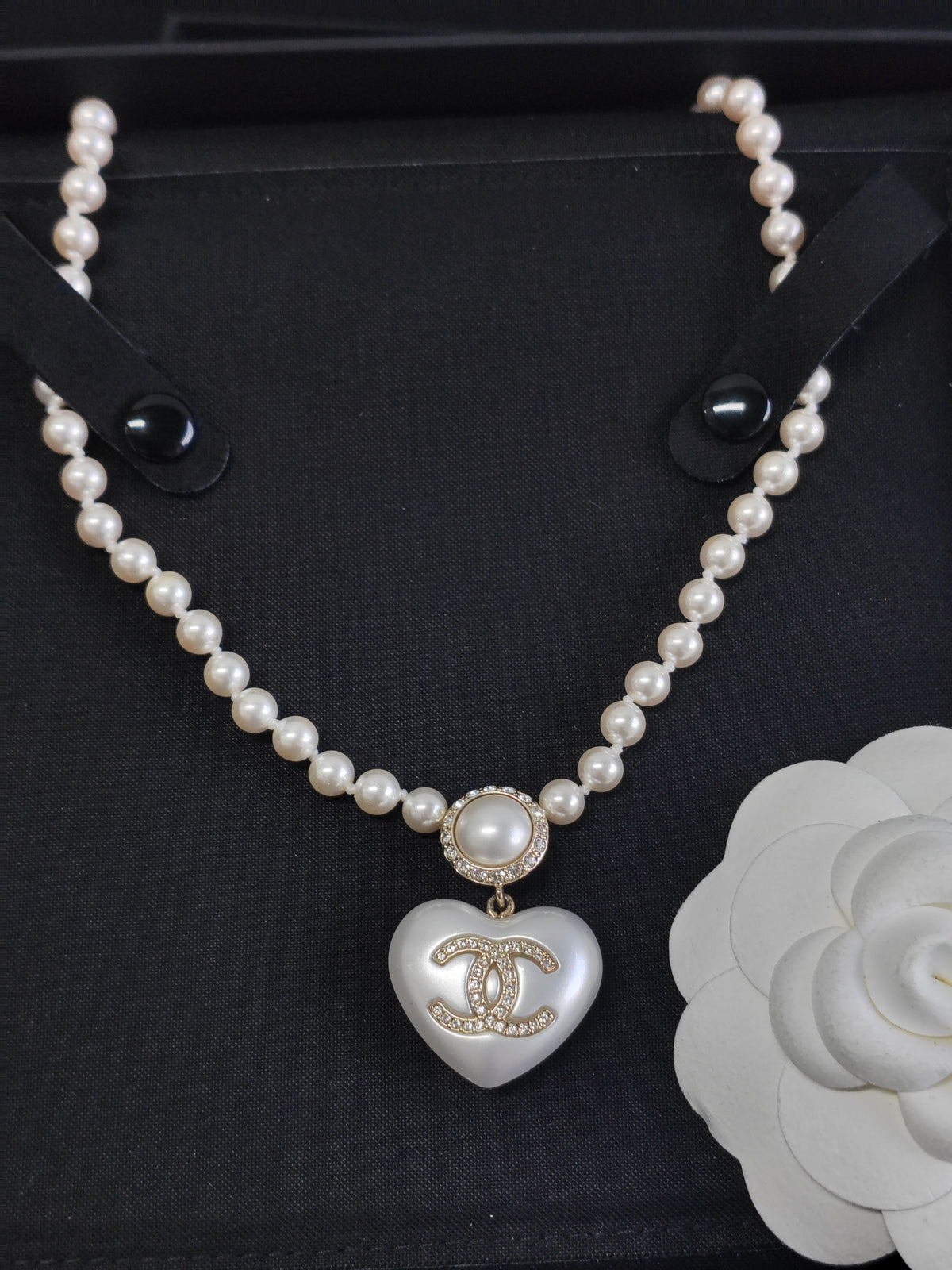 Chanel - Other - Costume-jewellery style with gold-tone metal, pearl-like beads and crystal accents; exact composition is unknown. - White