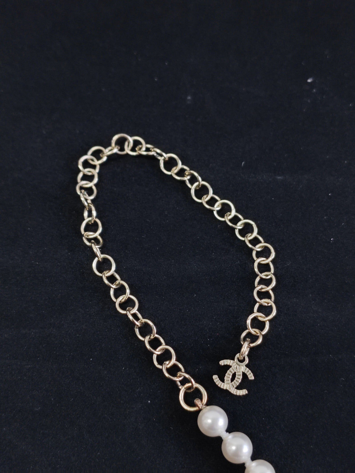 Chanel - Other - Costume-jewellery style with gold-tone metal, pearl-like beads and crystal accents; exact composition is unknown. - White