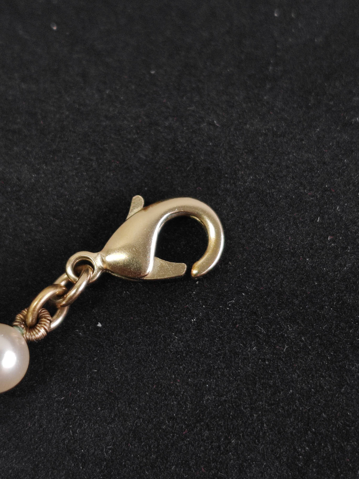 Chanel - Other - Costume-jewellery style with gold-tone metal, pearl-like beads and crystal accents; exact composition is unknown. - White