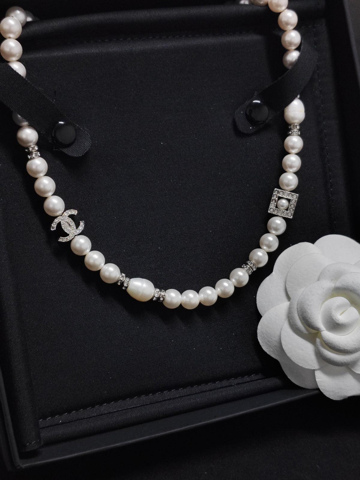 Chanel - Other - Costume jewellery with glass strass and imitation pearls. - Silver