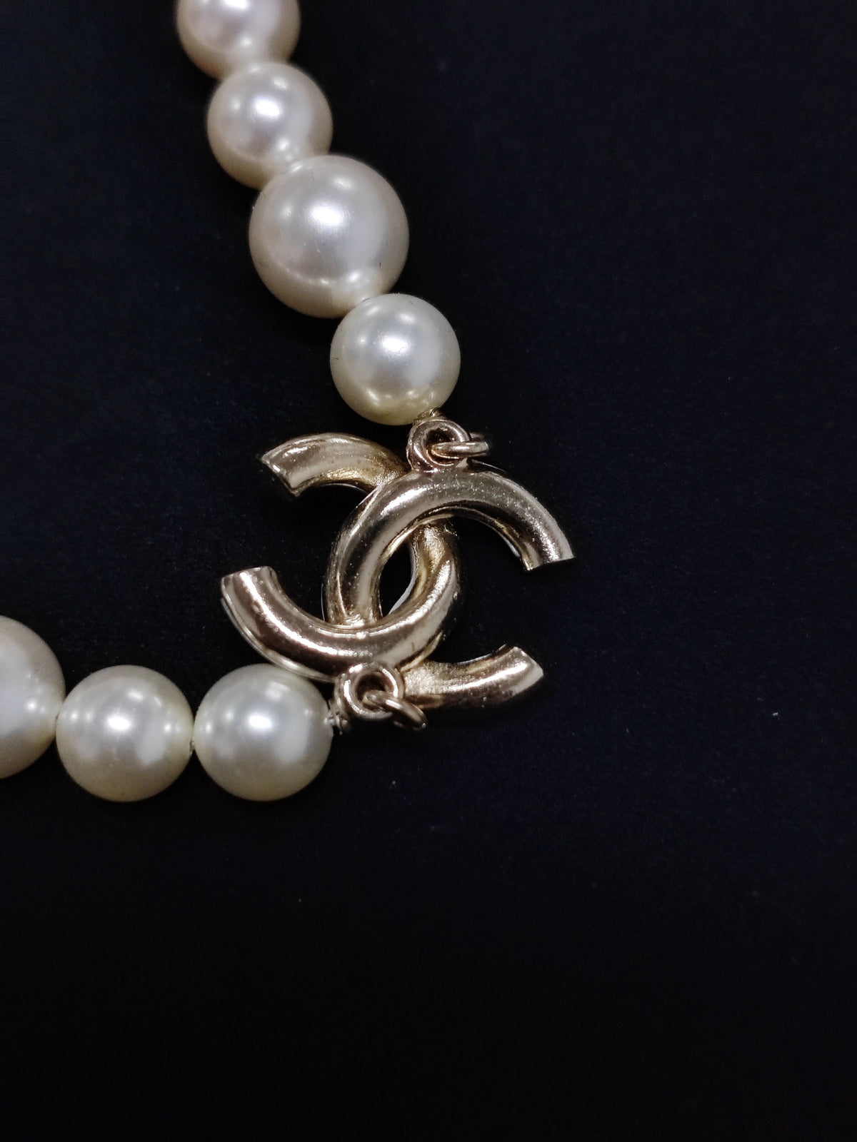 Chanel - Other - Costume-jewelry metal alloy with imitation pearls and white decorative accents. - White