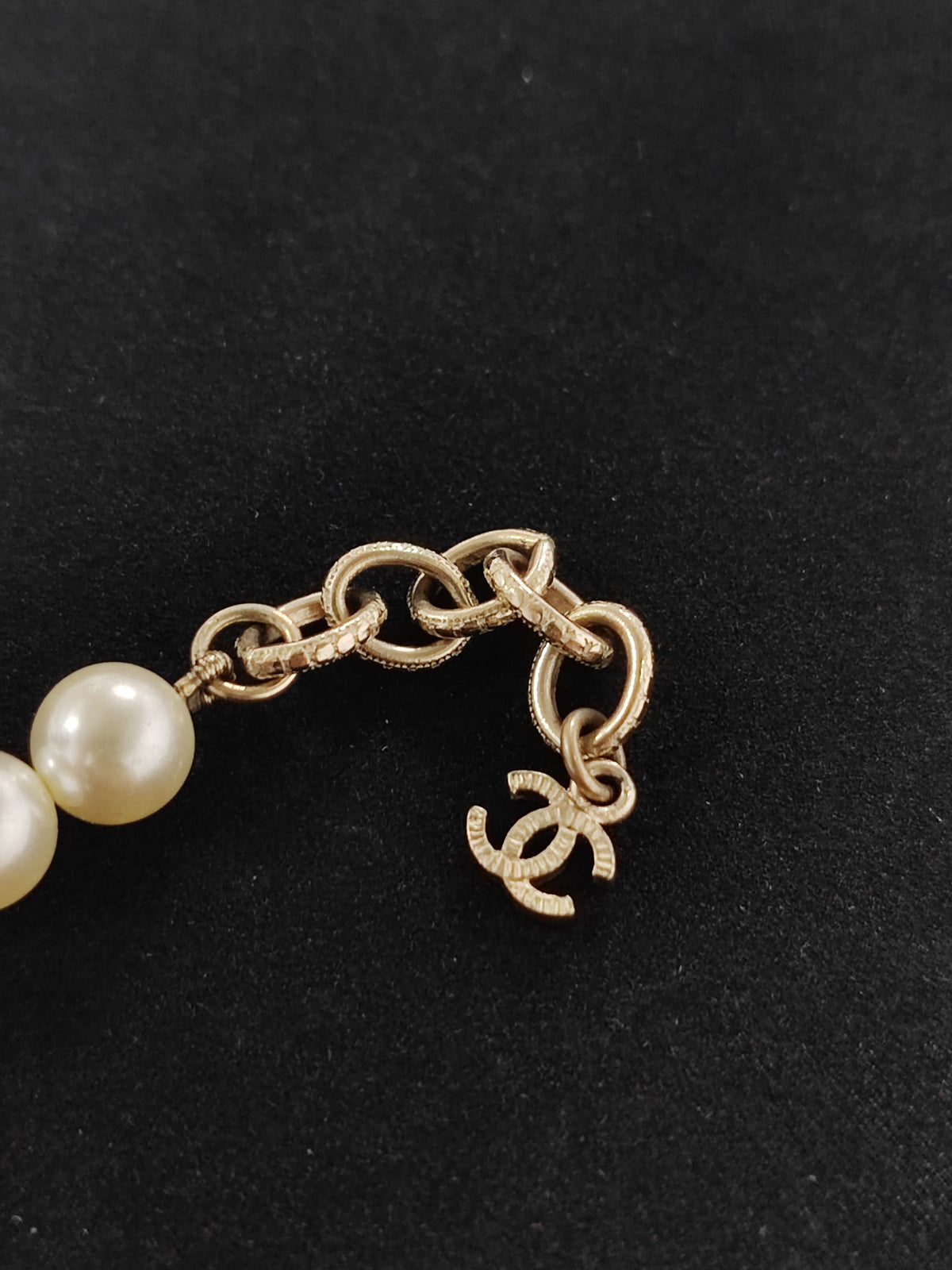 Chanel - Other - Costume-jewelry metal alloy with imitation pearls and white decorative accents. - White
