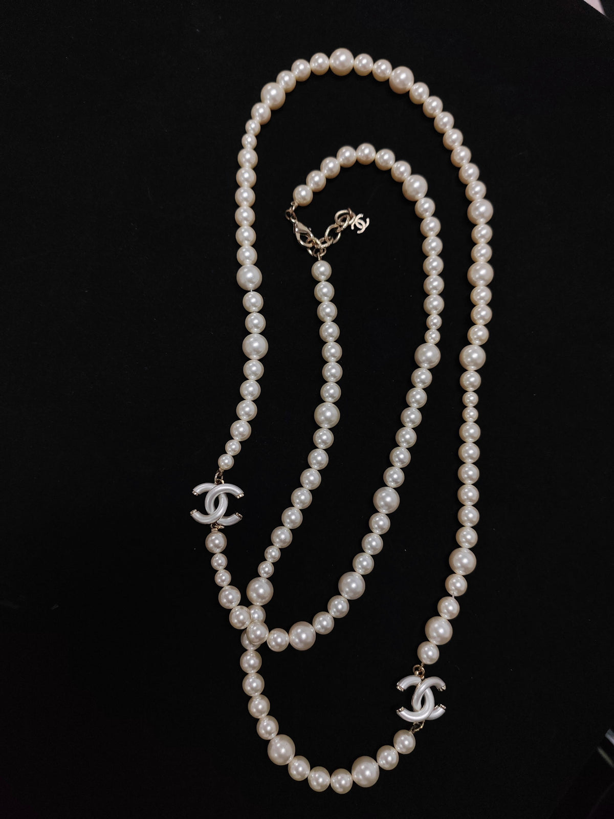 Chanel - Other - Costume-jewelry metal alloy with imitation pearls and white decorative accents. - White
