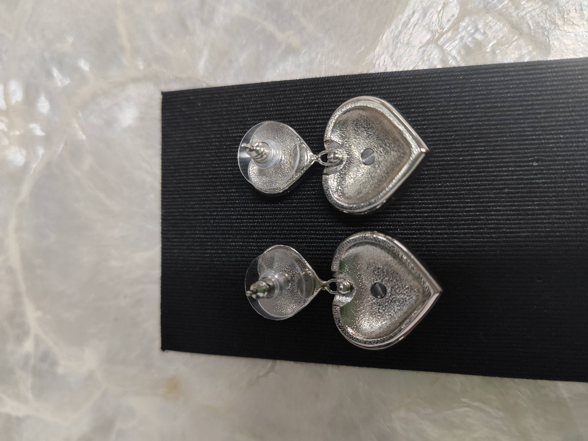 Chanel - Other - Costume metal with imitation pearls and crystal embellishments - Silver