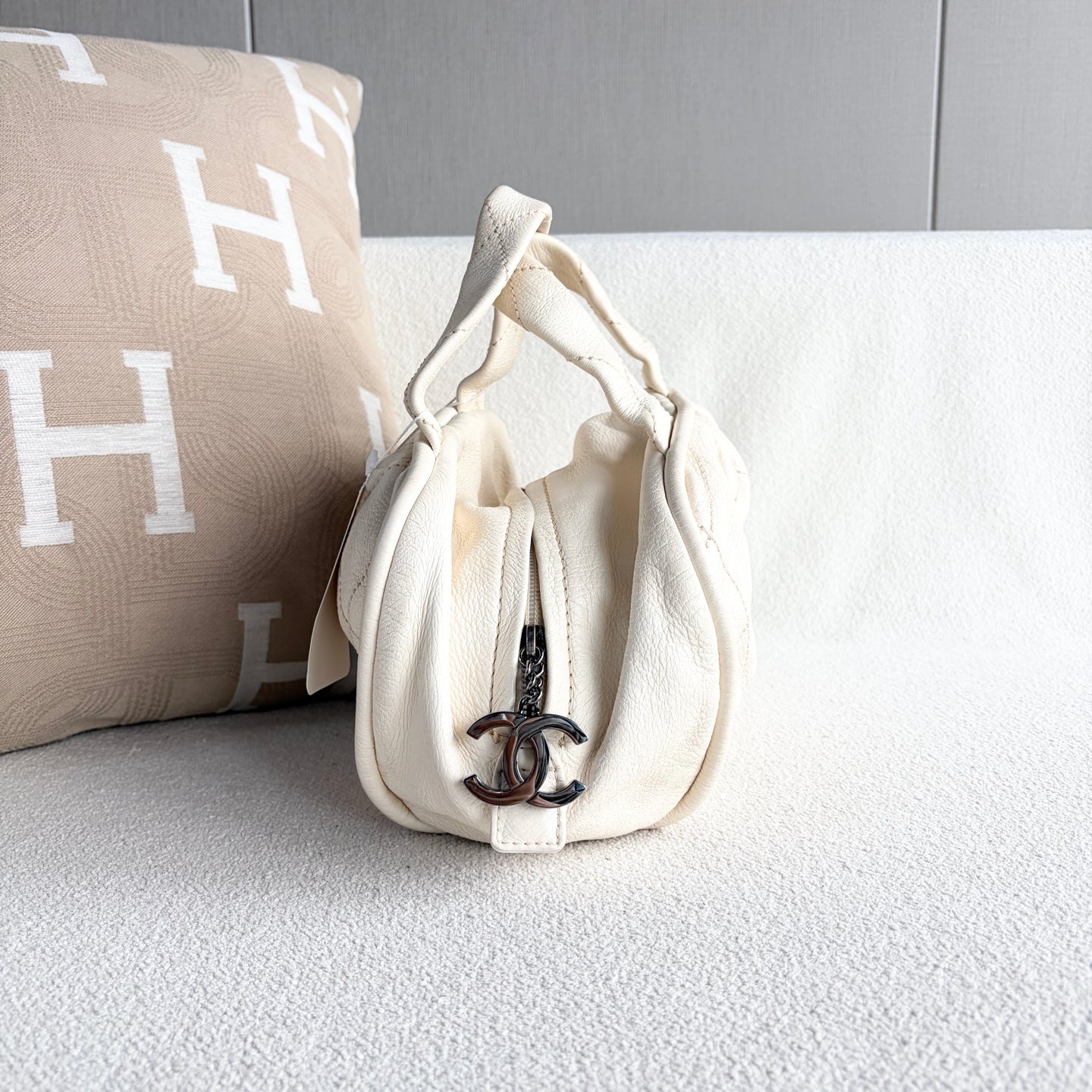 Chanel - Other - Cowhide leather - Beige - (mini)