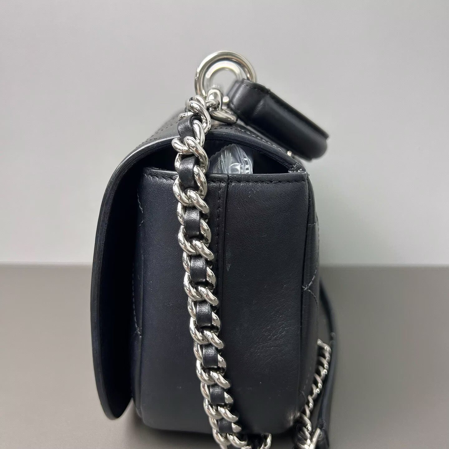 Chanel - Other - Cowhide leather - Black - (small)