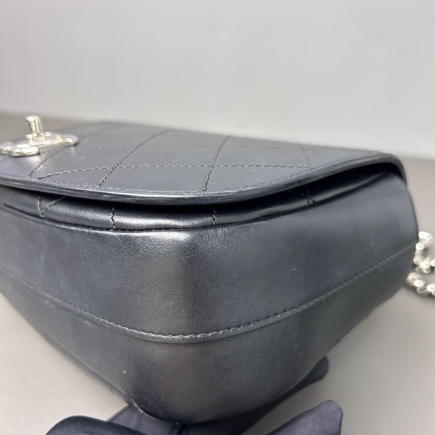 Chanel - Other - Cowhide leather - Black - (small)