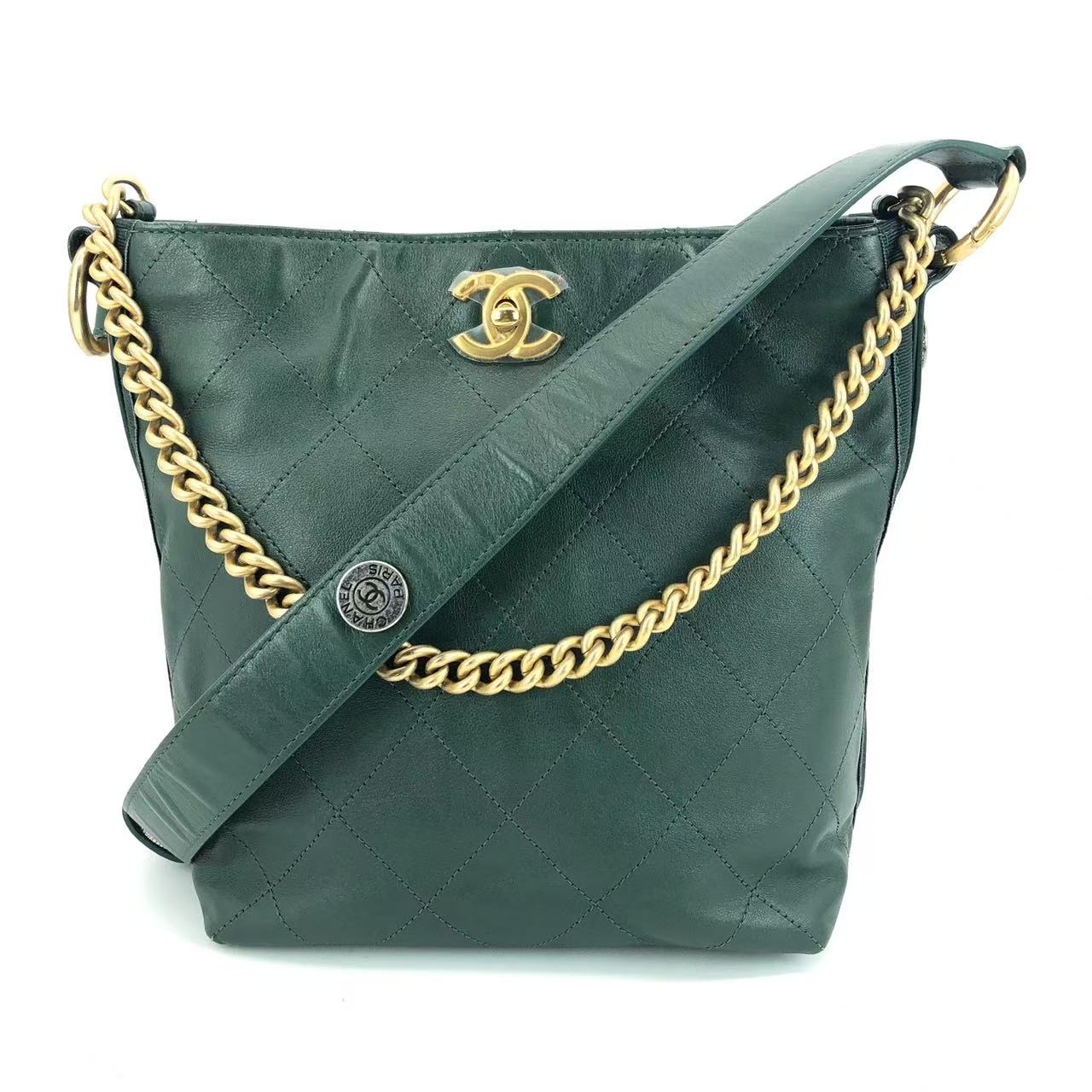 Chanel - Other - Cowhide leather - Green with Gold-Tone Hardware - (small)