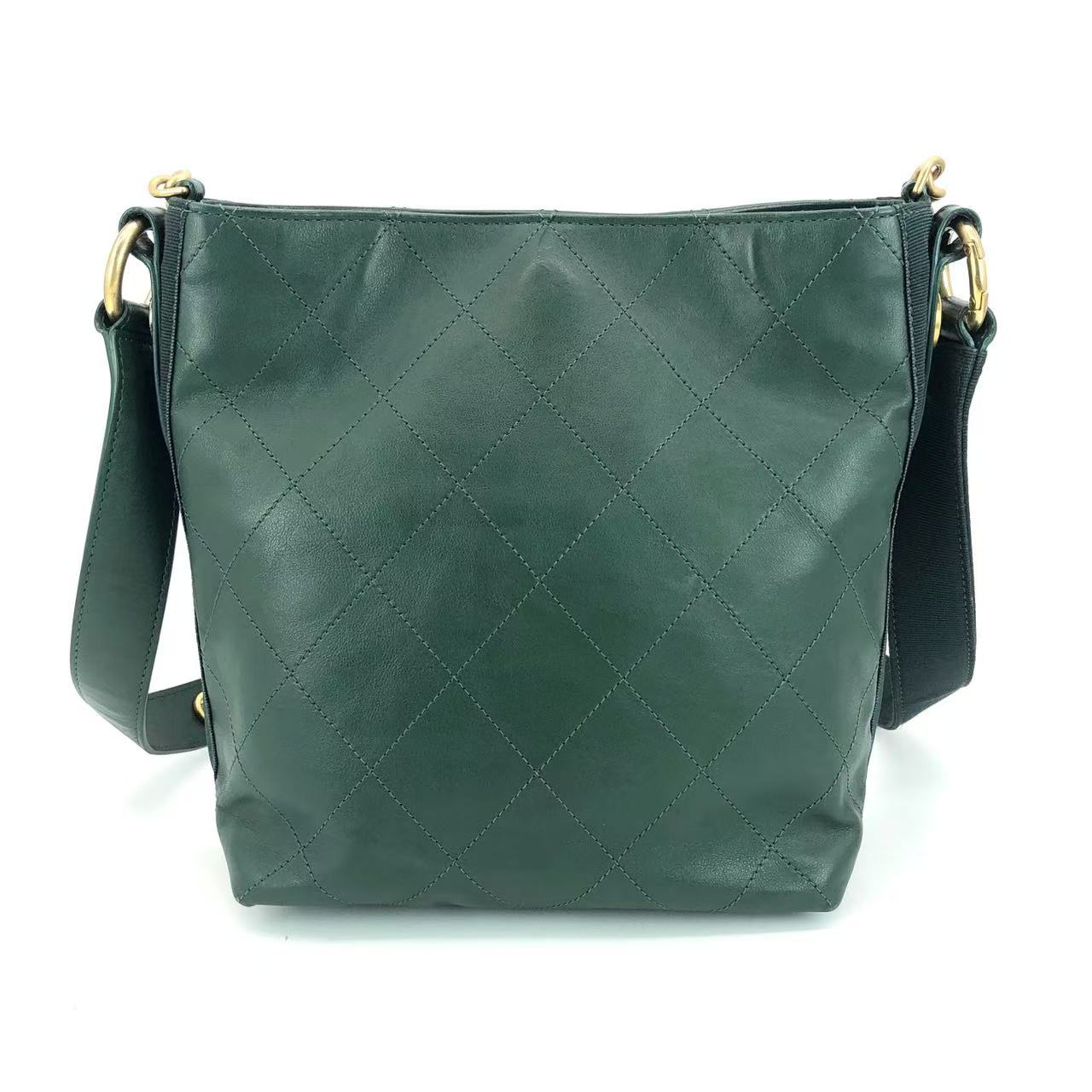 Chanel - Other - Cowhide leather - Green with Gold-Tone Hardware - (small)