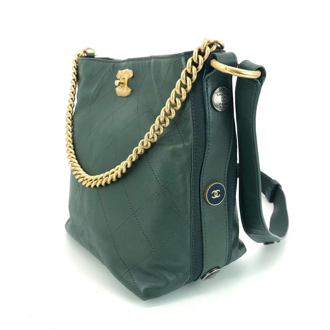 Chanel - Other - Cowhide leather - Green with Gold-Tone Hardware - (small)
