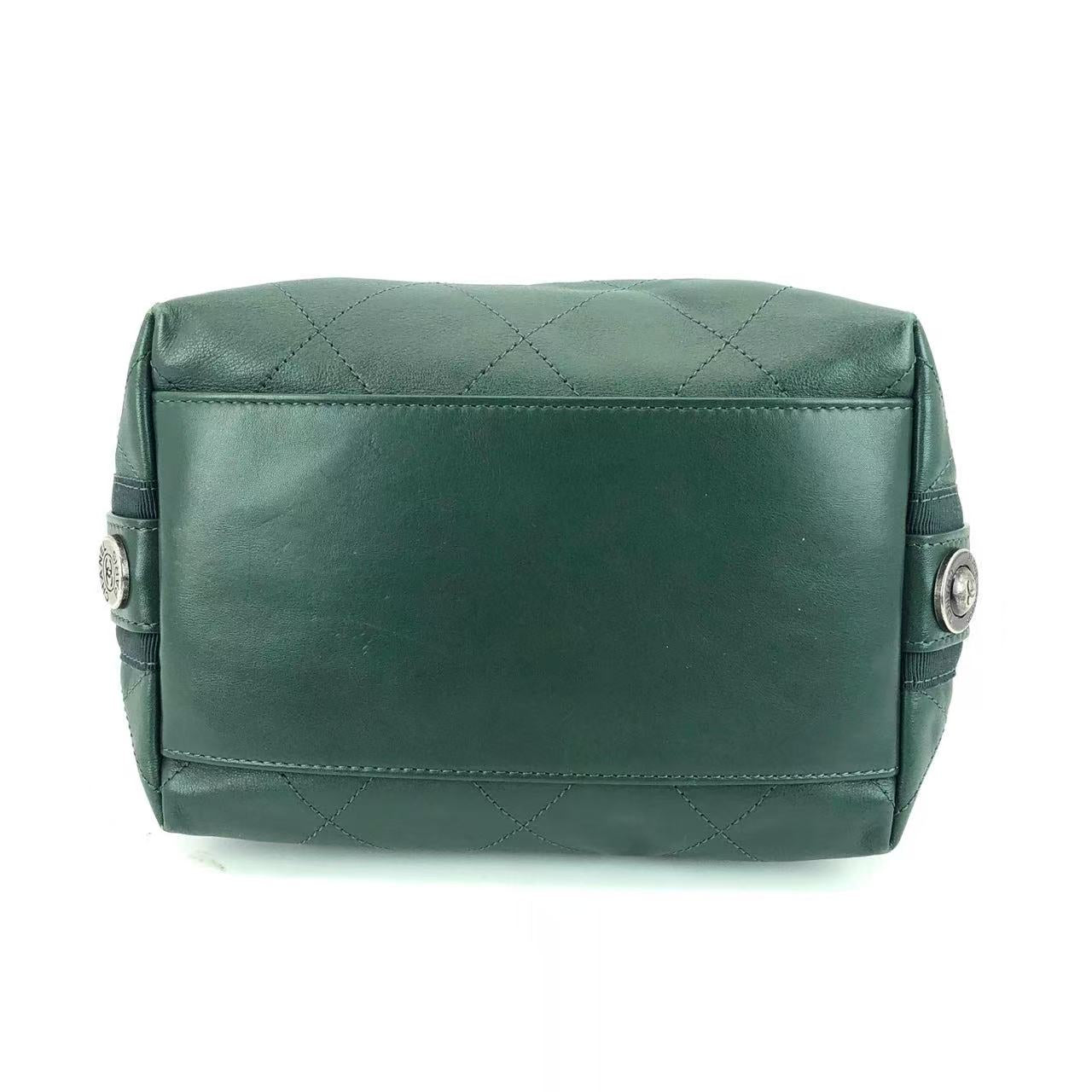 Chanel - Other - Cowhide leather - Green with Gold-Tone Hardware - (small)