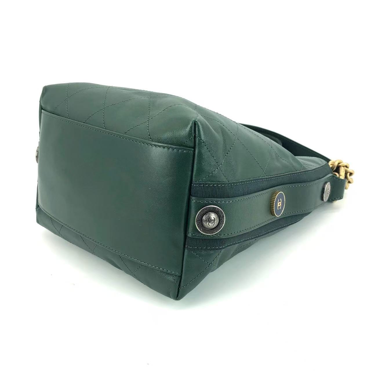 Chanel - Other - Cowhide leather - Green with Gold-Tone Hardware - (small)