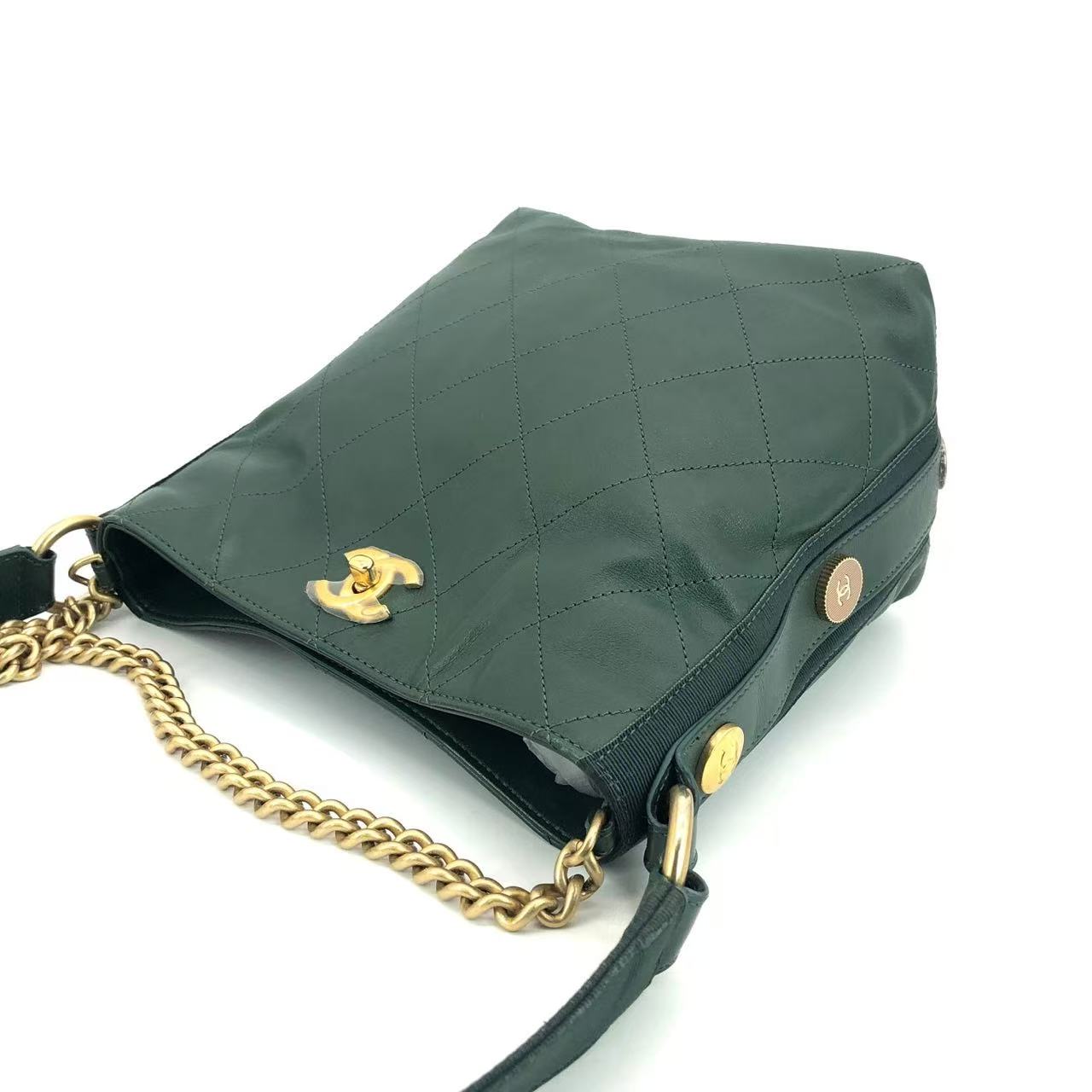 Chanel - Other - Cowhide leather - Green with Gold-Tone Hardware - (small)