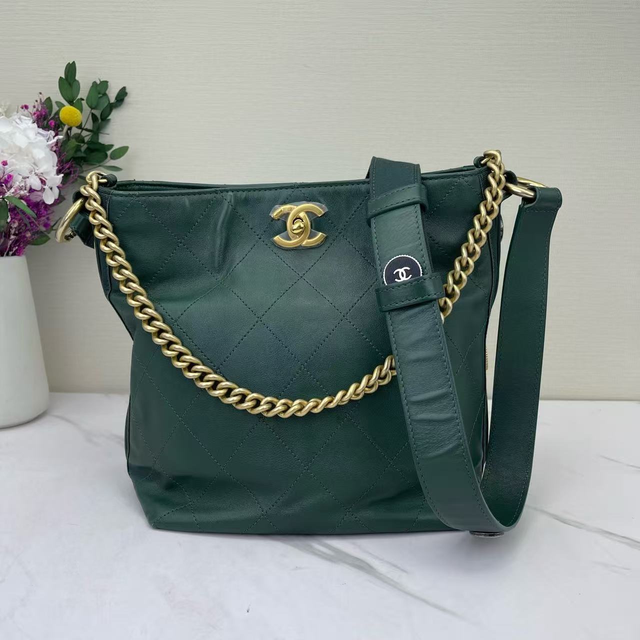 Chanel - Other - Cowhide leather - Green with Gold-Tone Hardware - (small)