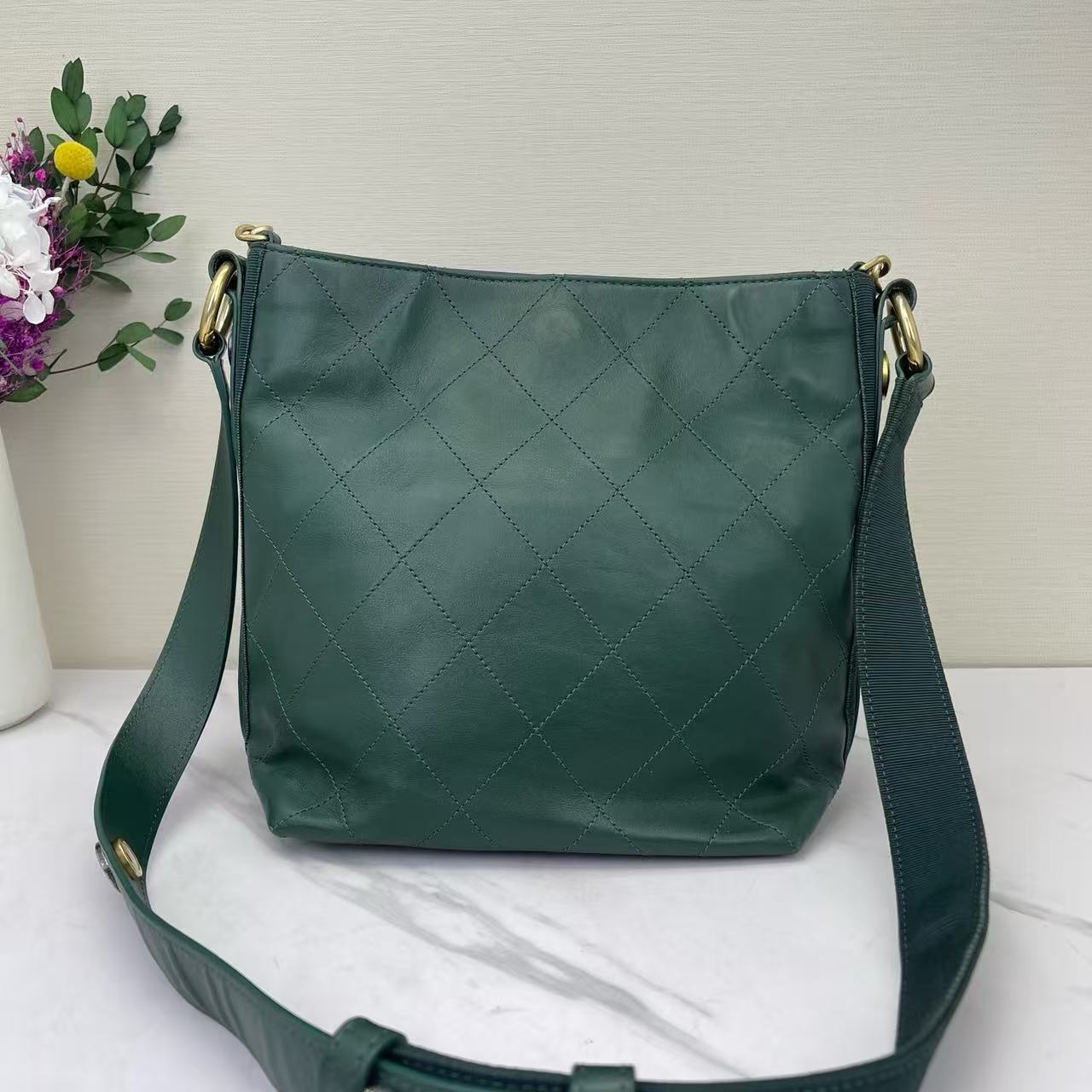 Chanel - Other - Cowhide leather - Green with Gold-Tone Hardware - (small)