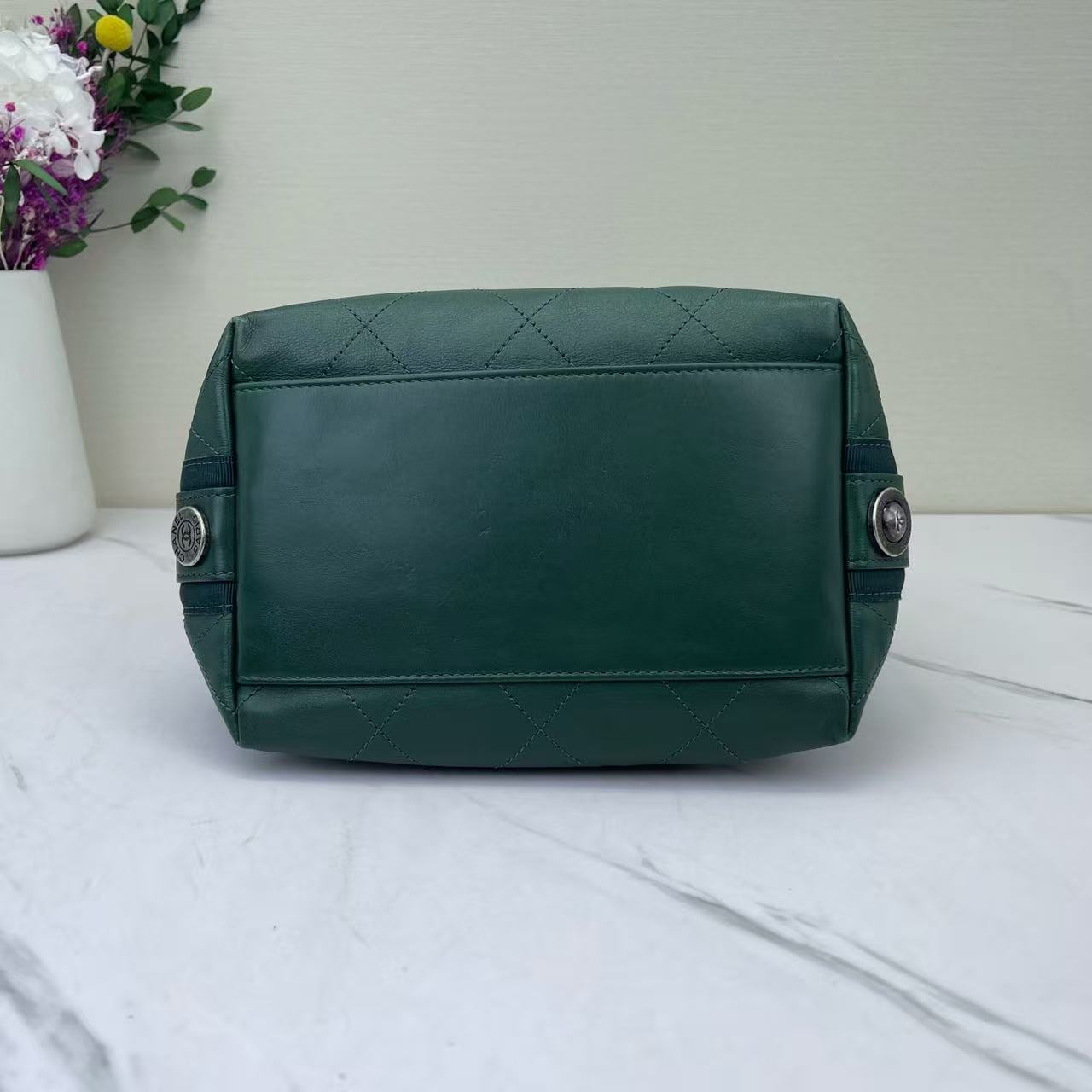 Chanel - Other - Cowhide leather - Green with Gold-Tone Hardware - (small)