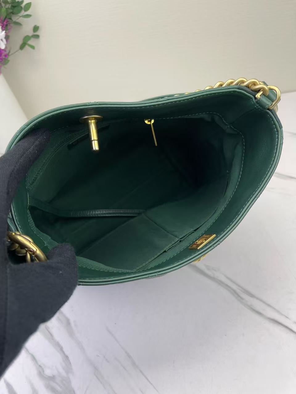 Chanel - Other - Cowhide leather - Green with Gold-Tone Hardware - (small)