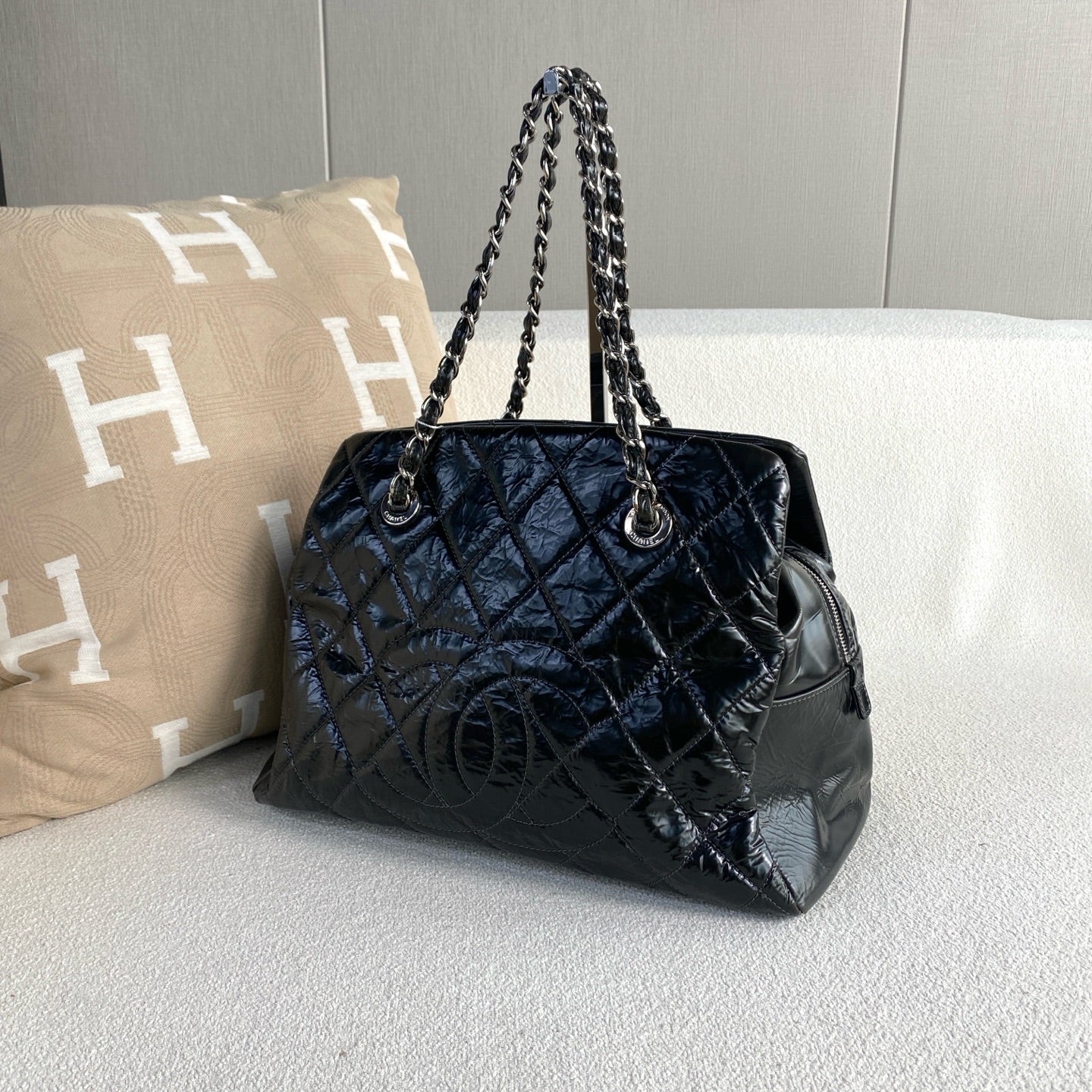 Chanel - Other - Crinkled Patent Cowhide Leather - Black - (medium)