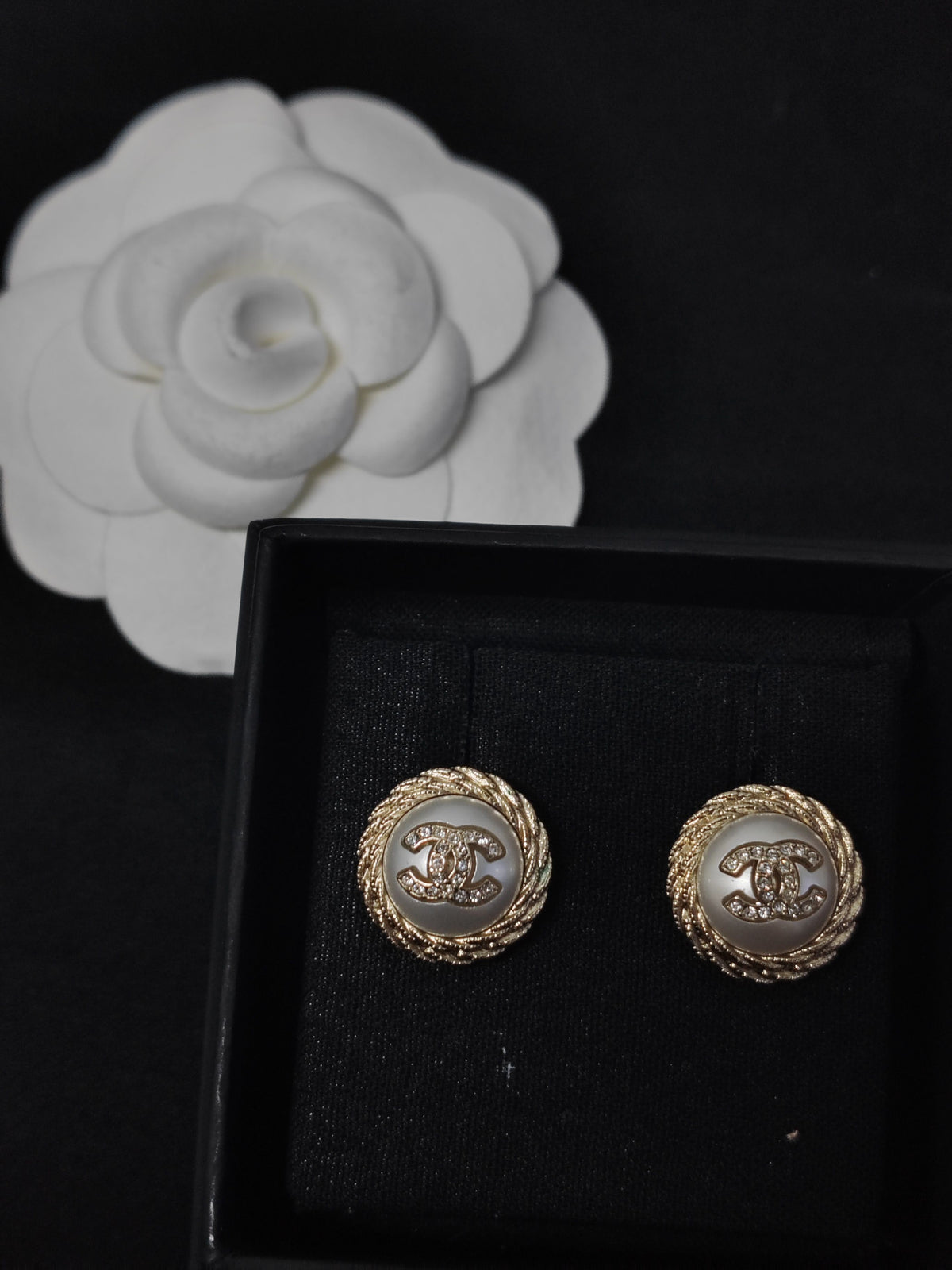Chanel - Other - Crystal - Gold