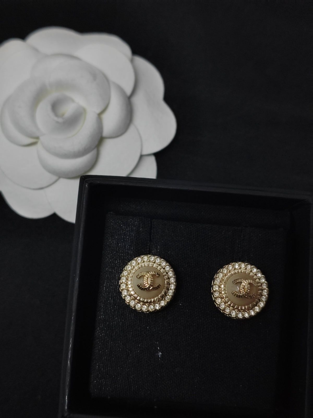 Chanel - Other - Crystal - Gold