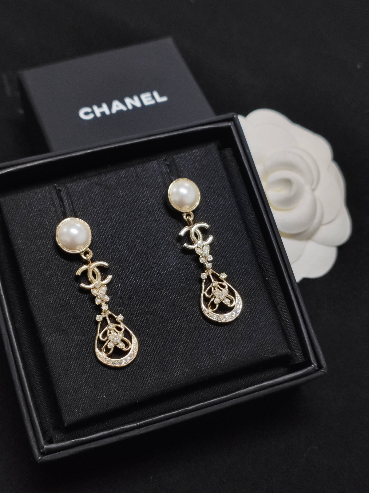 Chanel - Other - Crystal - Gold