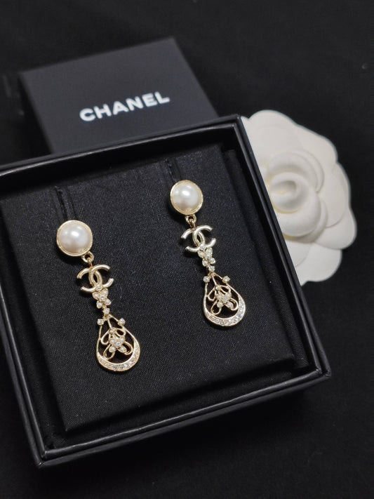 Chanel - Other - Crystal - Gold