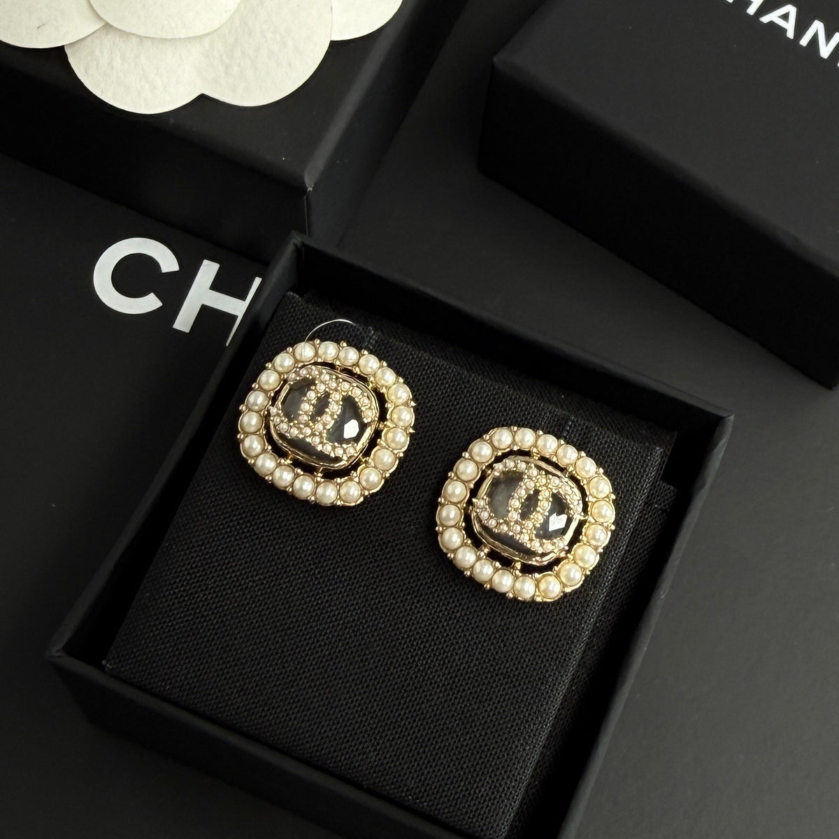 Chanel - Other - Crystal - Gold