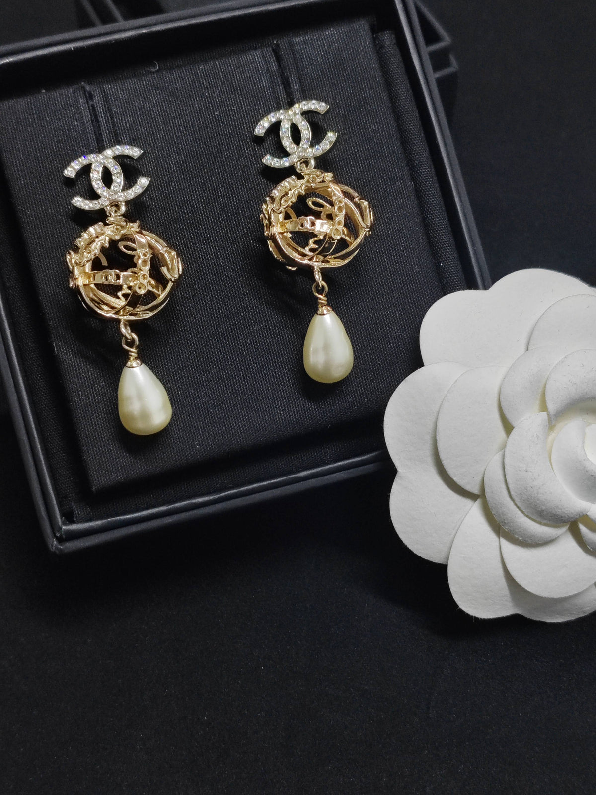 Chanel - Other - Crystal - Gold
