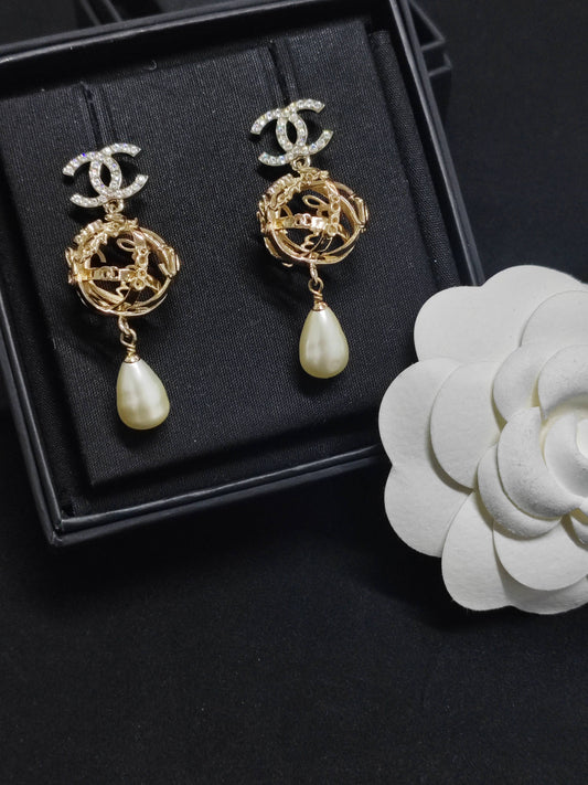 Chanel - Other - Crystal - Gold