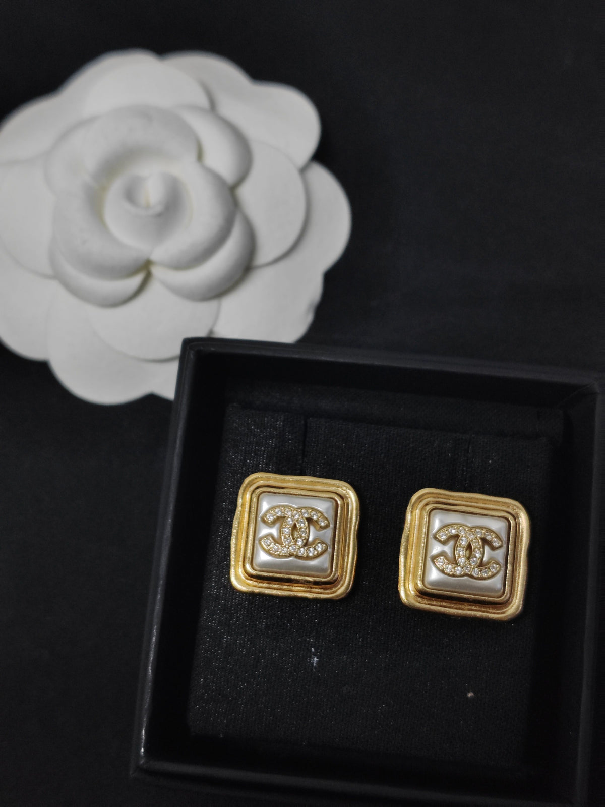 Chanel - Other - Crystal - Gold