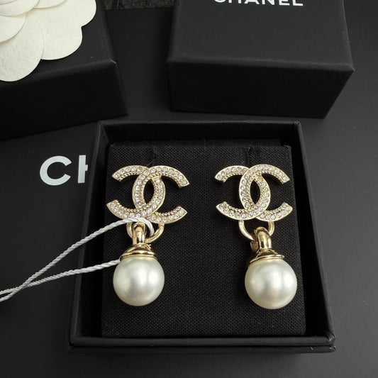 Chanel - Other - Crystal - Gold