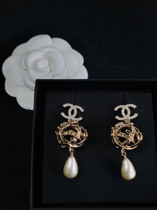 Chanel - Other - Crystal - Gold