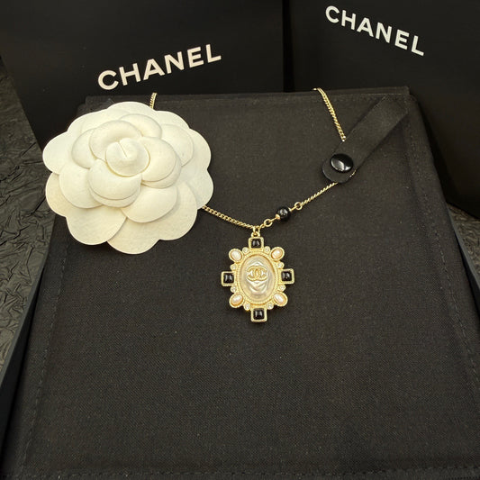 Chanel - Other - Crystal - Gold