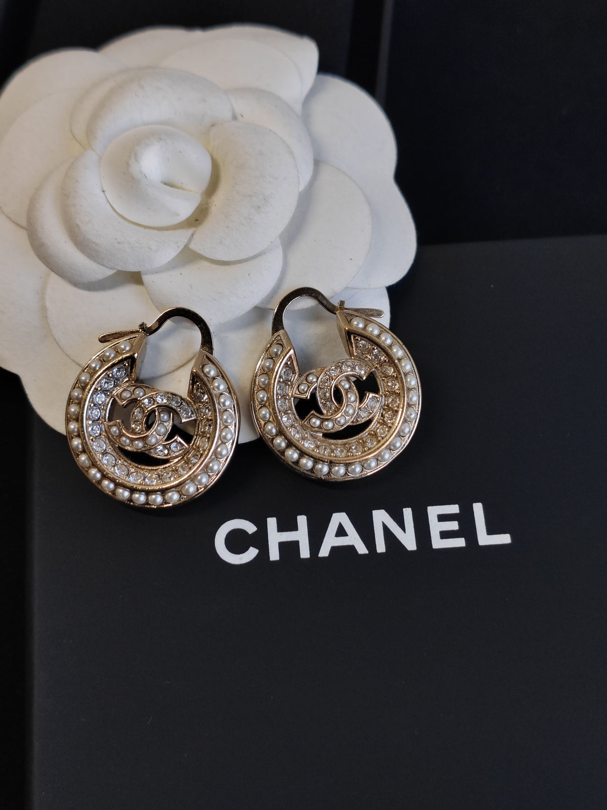 Chanel - Other - Crystal - Gold