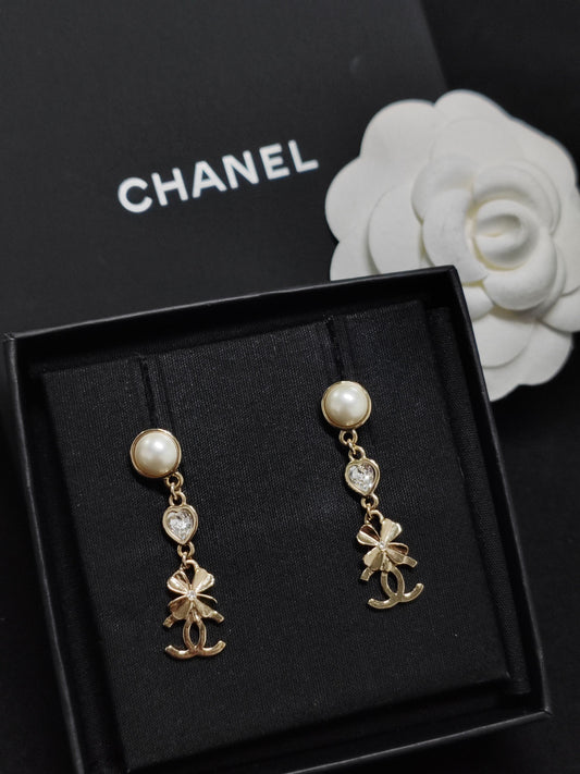 Chanel - Other - Crystal - Gold