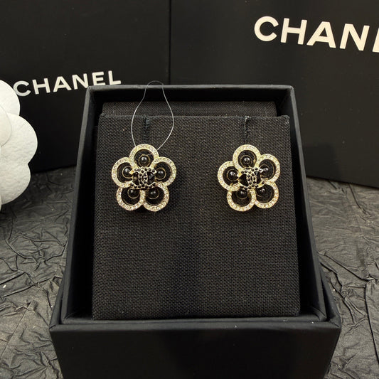 Chanel - Other - Crystal - Gold