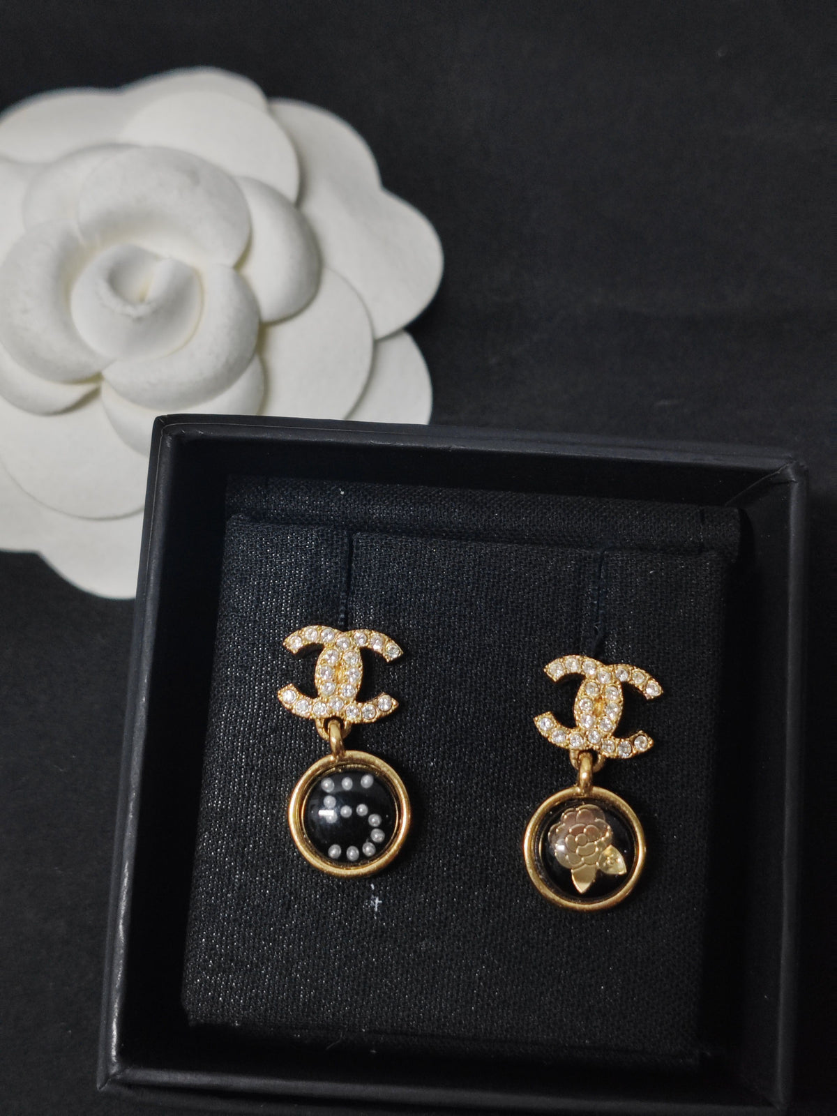Chanel - Other - Crystal - Gold