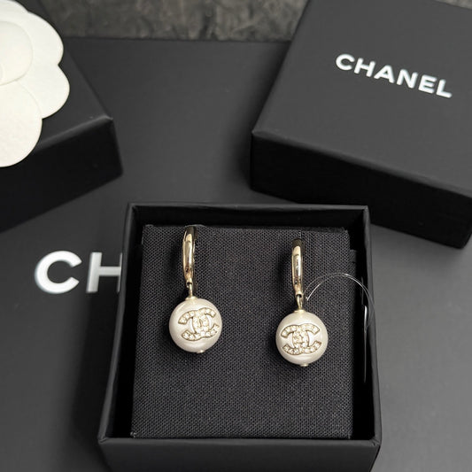 Chanel - Other - Crystal - Gold