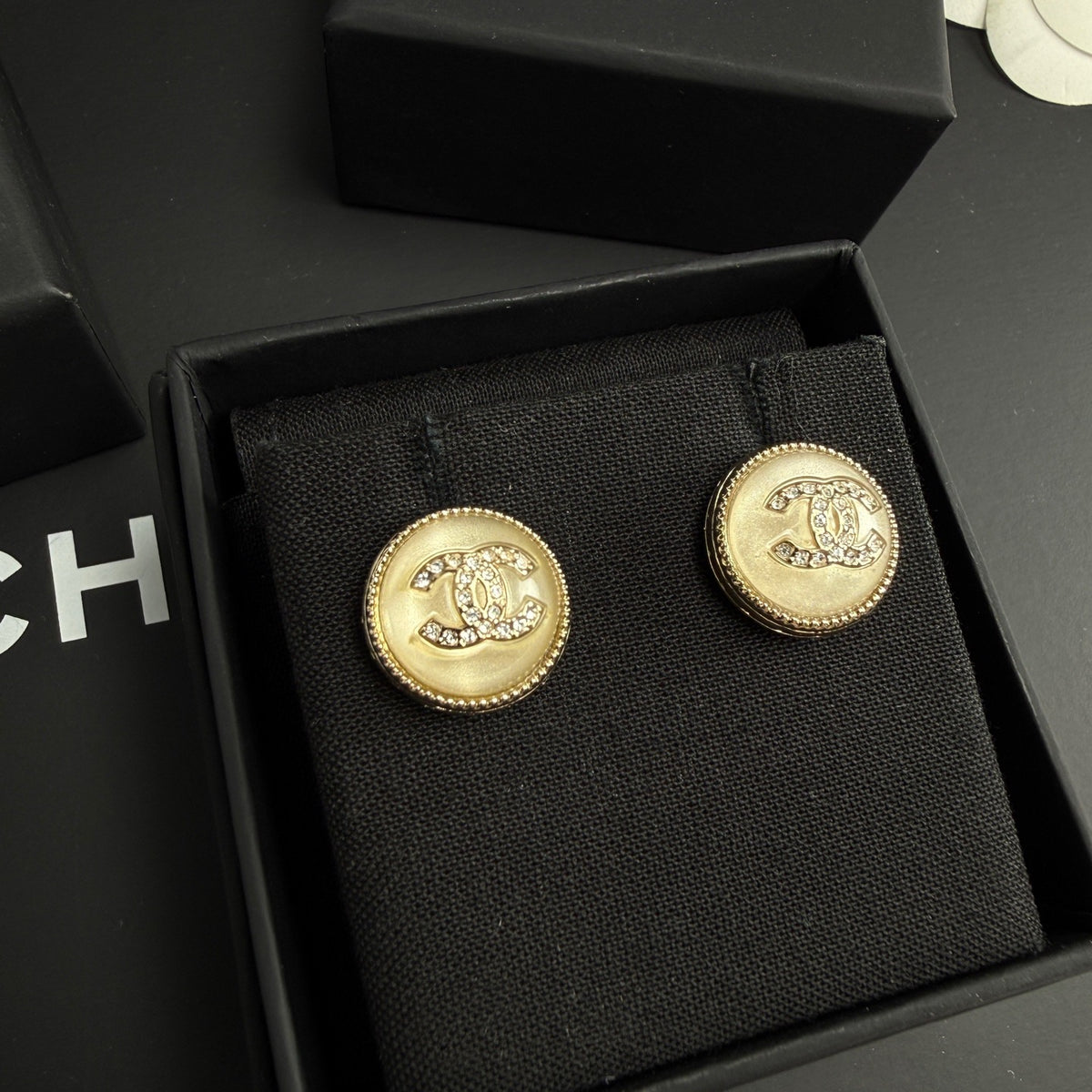 Chanel - Other - Crystal - Gold