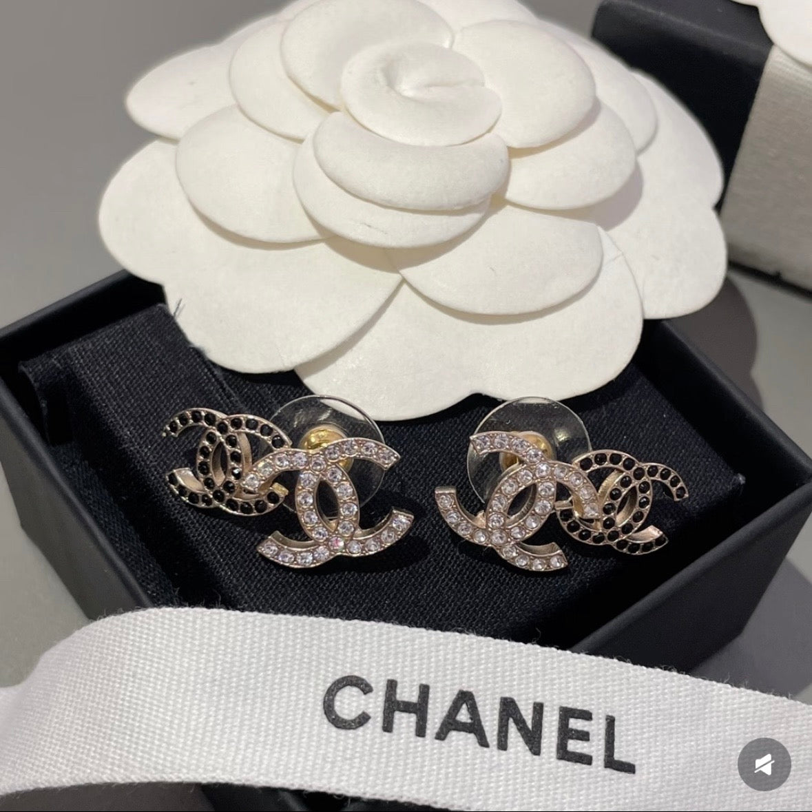 Chanel - Other - Crystal - Gold