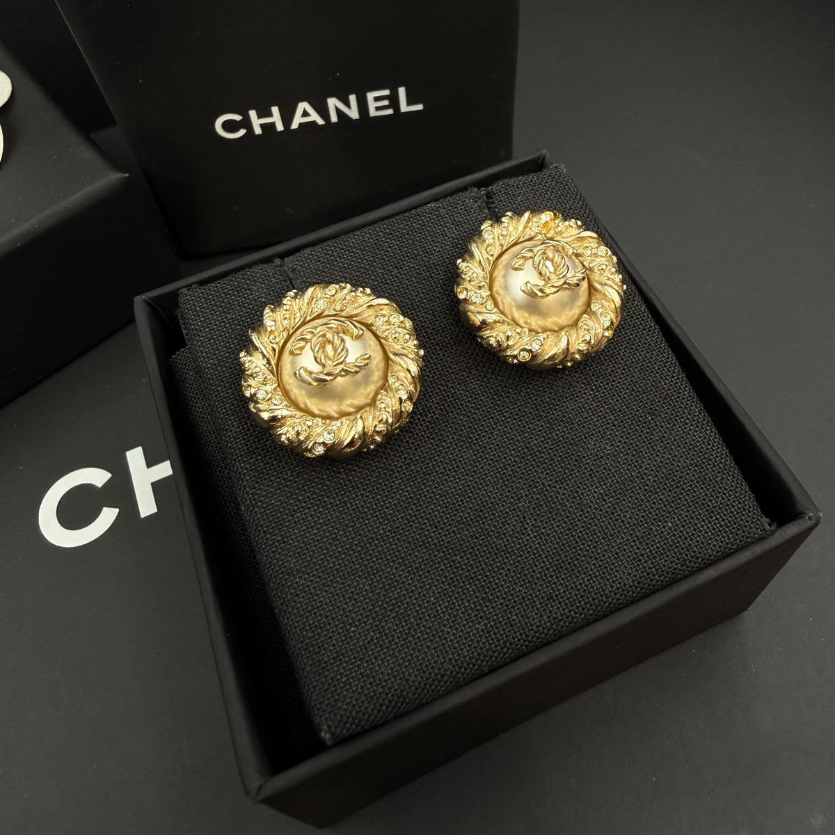 Chanel - Other - Crystal - Gold