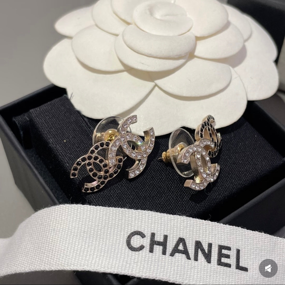 Chanel - Other - Crystal - Gold