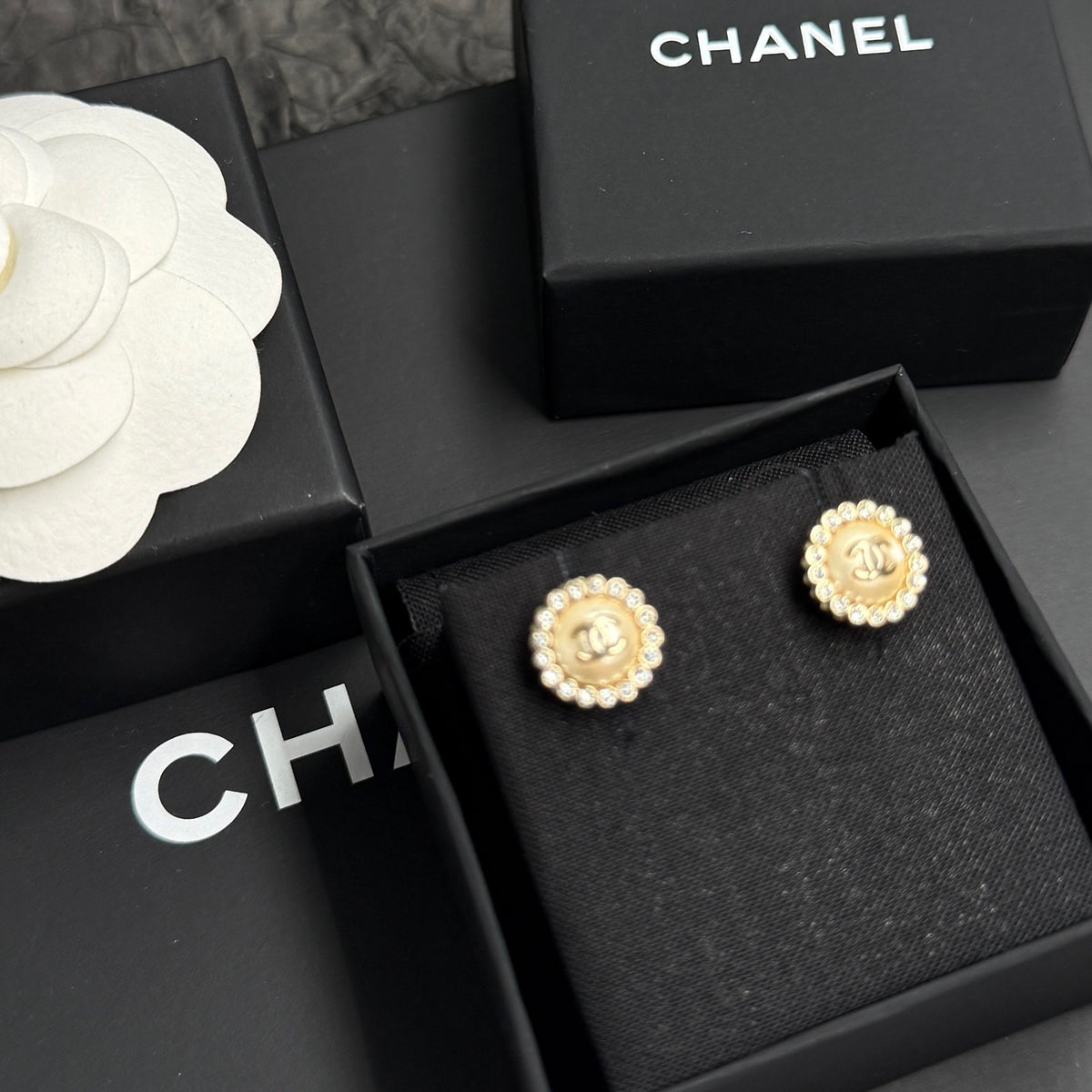 Chanel - Other - Crystal - Gold