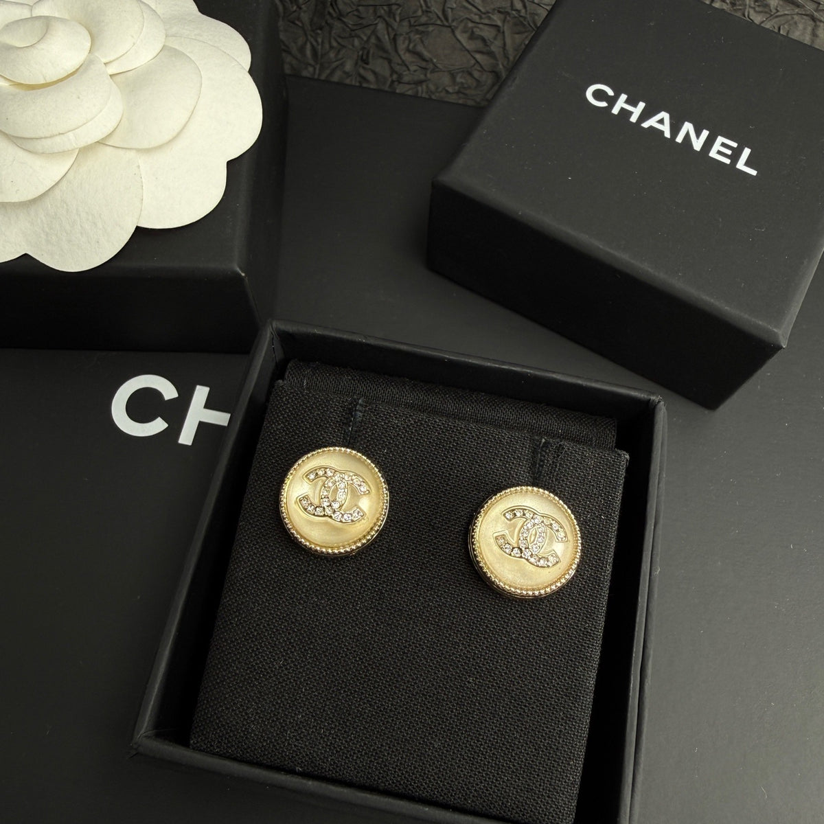 Chanel - Other - Crystal - Gold