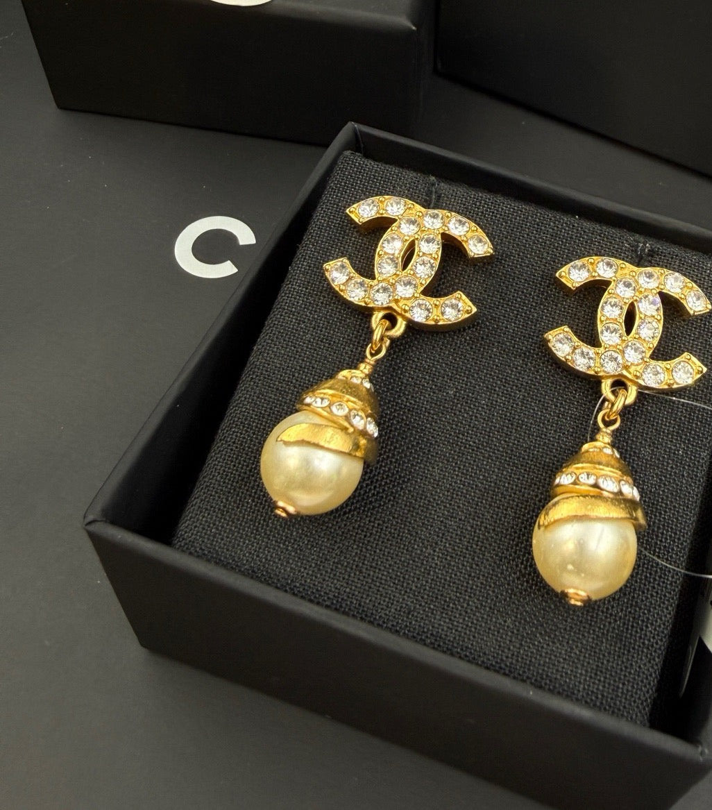 Chanel - Other - Crystal - Gold
