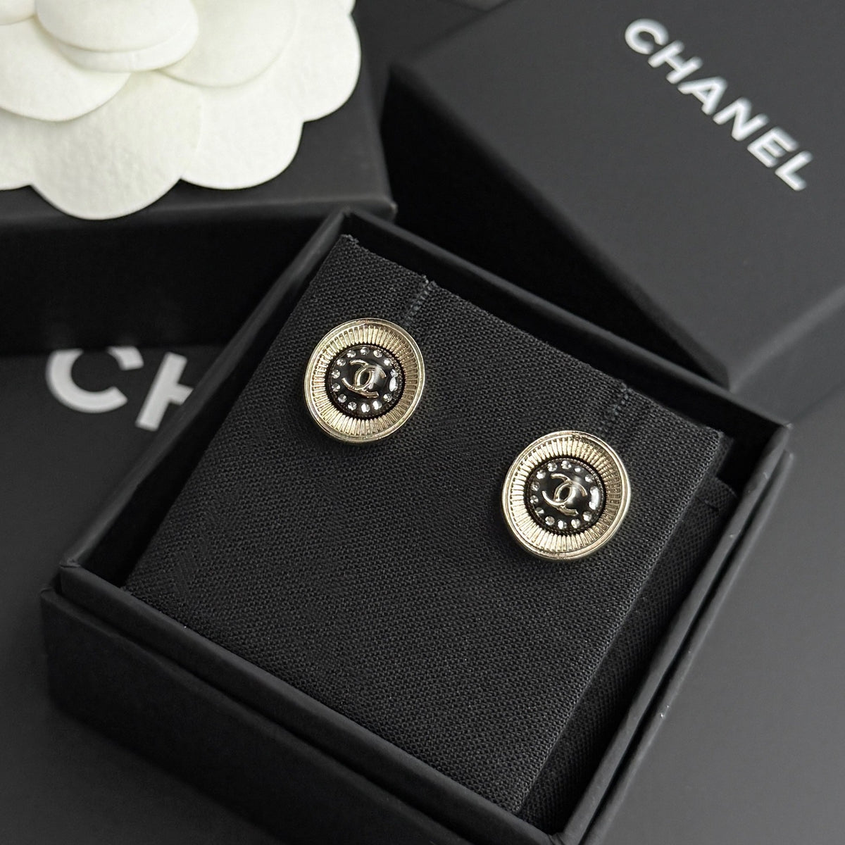 Chanel - Other - Crystal - Gold