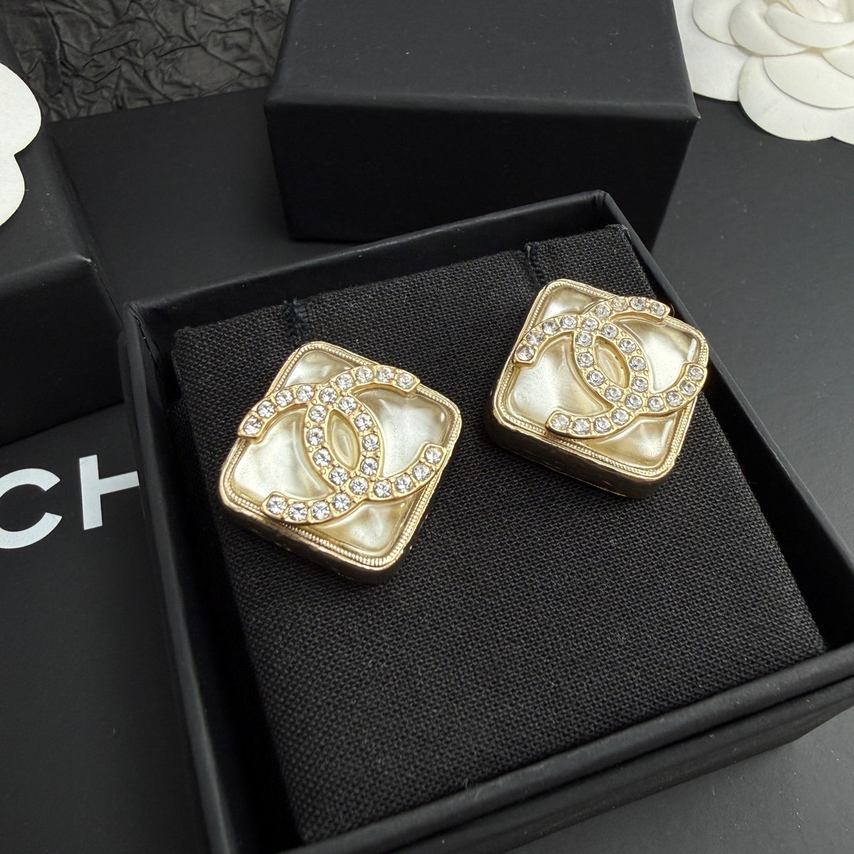 Chanel - Other - Crystal - Gold