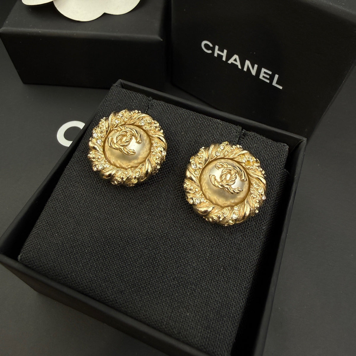 Chanel - Other - Crystal - Gold